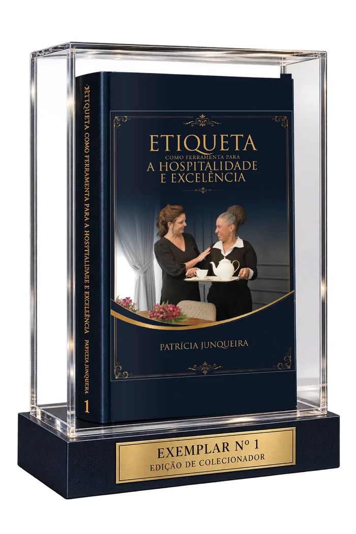 Exemplar nº 1 do livro em capa dura, dentro da caixa acrílica com placa Edição de Colecionador